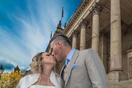Wedding photograph Leeds Town Hall by Resh Rall